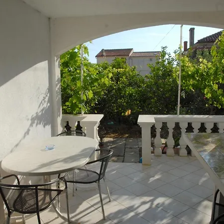 Apartment Apatmani Darija Komiza
