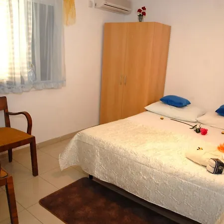 Apatmani Darija Komiza