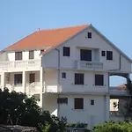 Apatmani Darija Komiža