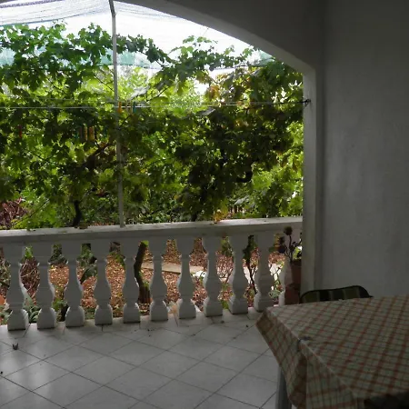 Apatmani Darija Komiža