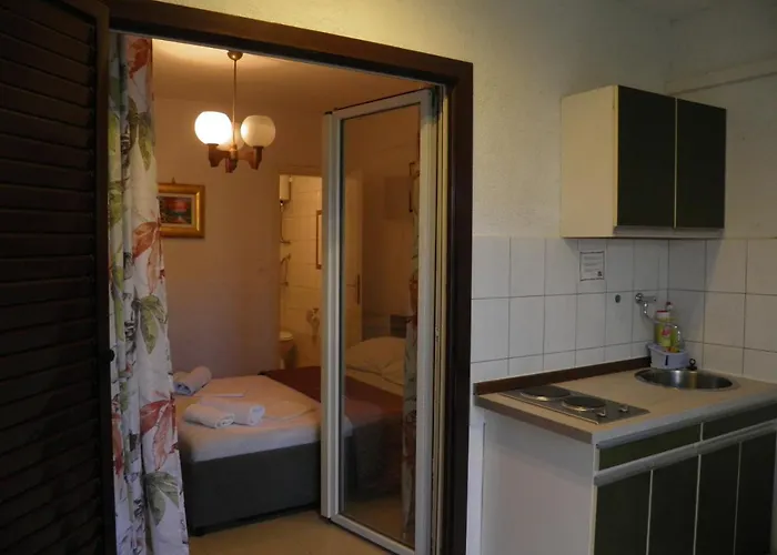 Apatmani Darija Komiža