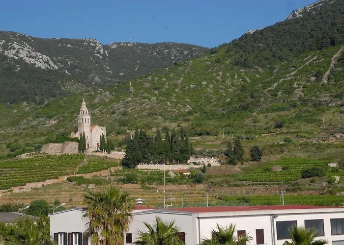 Apatmani Darija Komiža