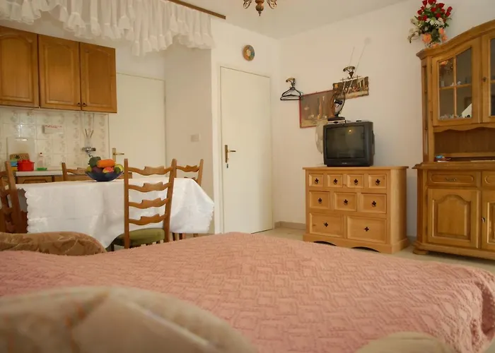 Apatmani Darija Komiža