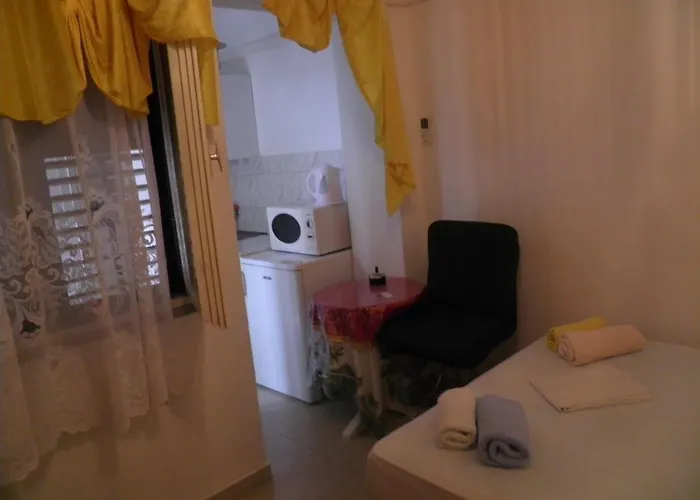 Apatmani Darija Komiža