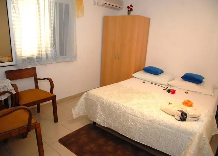 Apatmani Darija Komiža