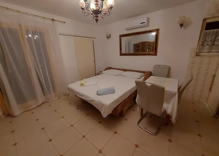 Apatmani Darija Komiža