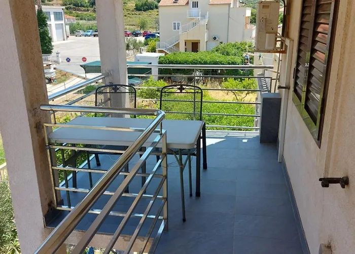 Apatmani Darija Komiža